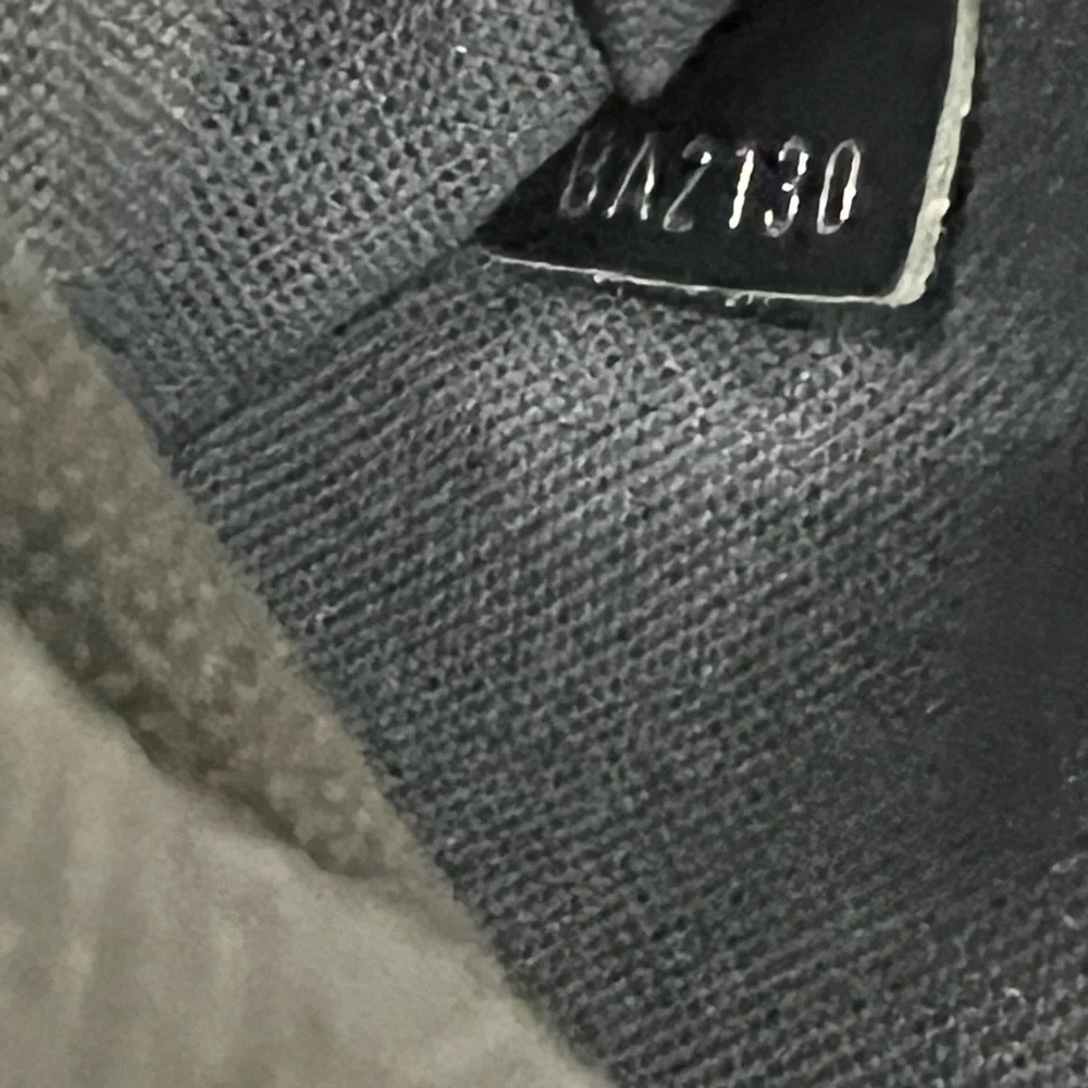 LOUIS VUITTON Grizzli Taiga Leather Andrei Messenger Bag